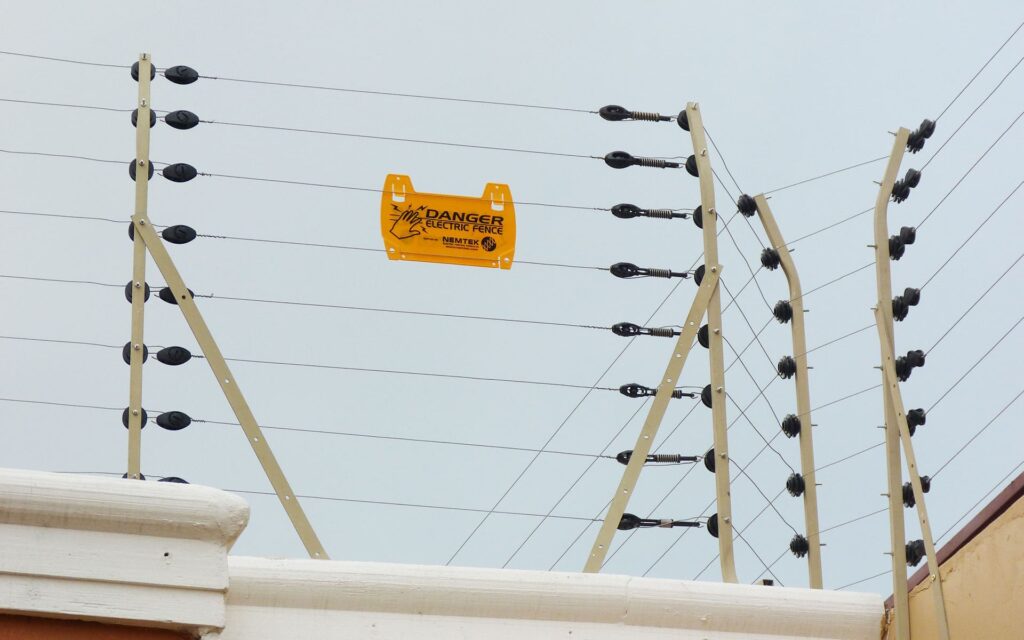 Electric fencing installation